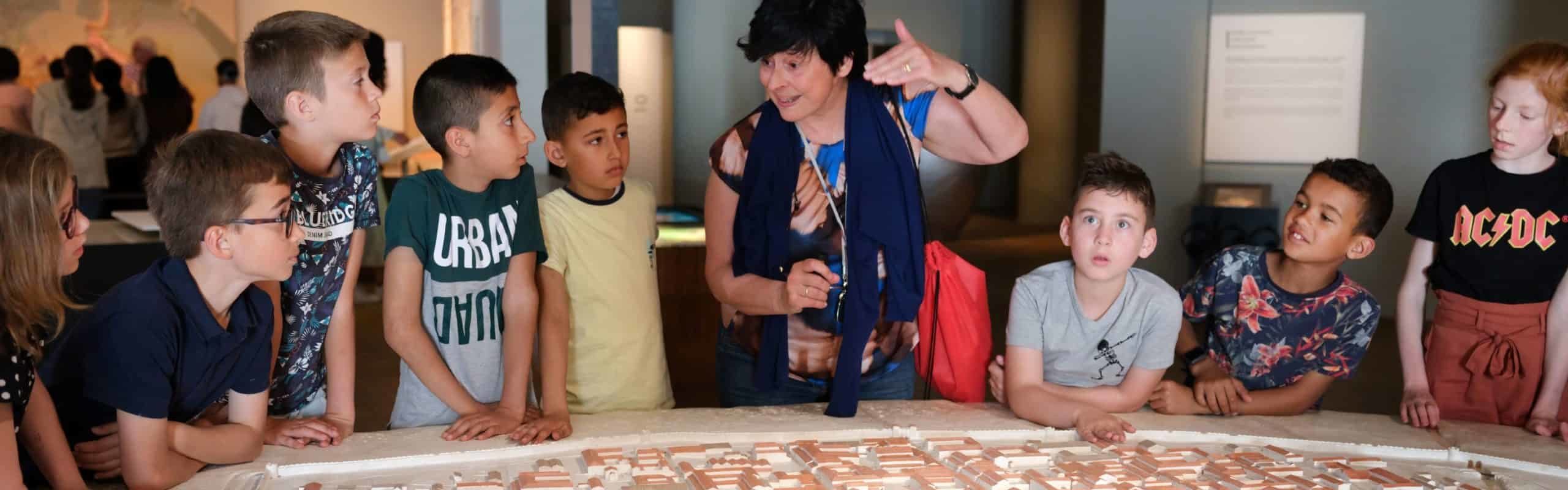 Ontdek het aanbod voor scholen van het Gallo-Romeins Museum. Zowel het kleuter-, lager-, secundair- als hoger onderwijs zijn welkom!