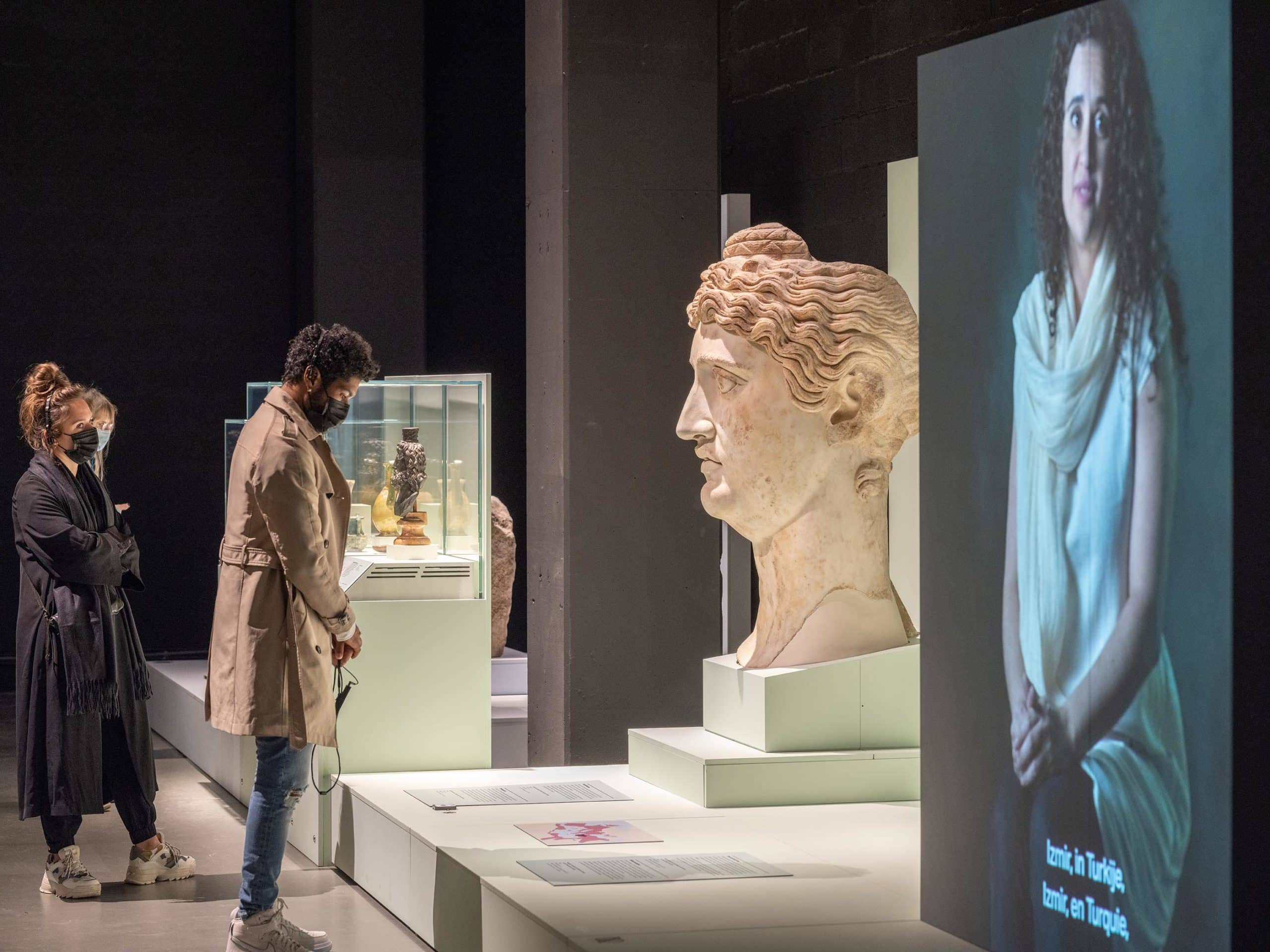 Sfeerbeeld van de tentoonstelling ‘Oog in oog met de Romeinen’ © Gallo-Romeins Museum